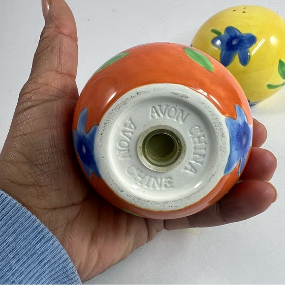 Avon Gift Collection Luau Flowers Floral Salt & Pepper Set - Picture 4 of 7